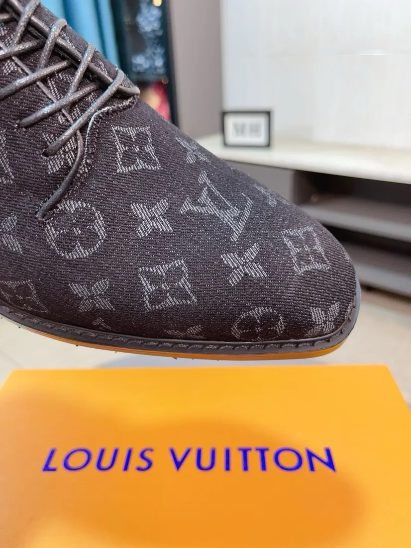 Ex-factory price 720🌹🌹High version [LV] Louis Vuitton's popular casual leather shoes🎖Fashionable and elegant🎖🎖Material: Original imported open-edge beaded cowhide, washed cowhide leather lining, original open-molded rubber outsole, high-end and classy, ​​elegant quality, instantly transforming into a handsome man ❤❤Standard\nNumber: 38-44